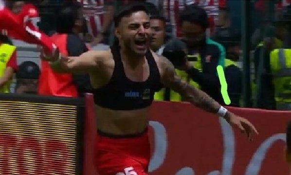 VillasenorC_'s tweet photo. Festejos que sirvieron pa' pura madre JAJAJA 🍾 #Chivas https://t.co/AZUdlo7F2m