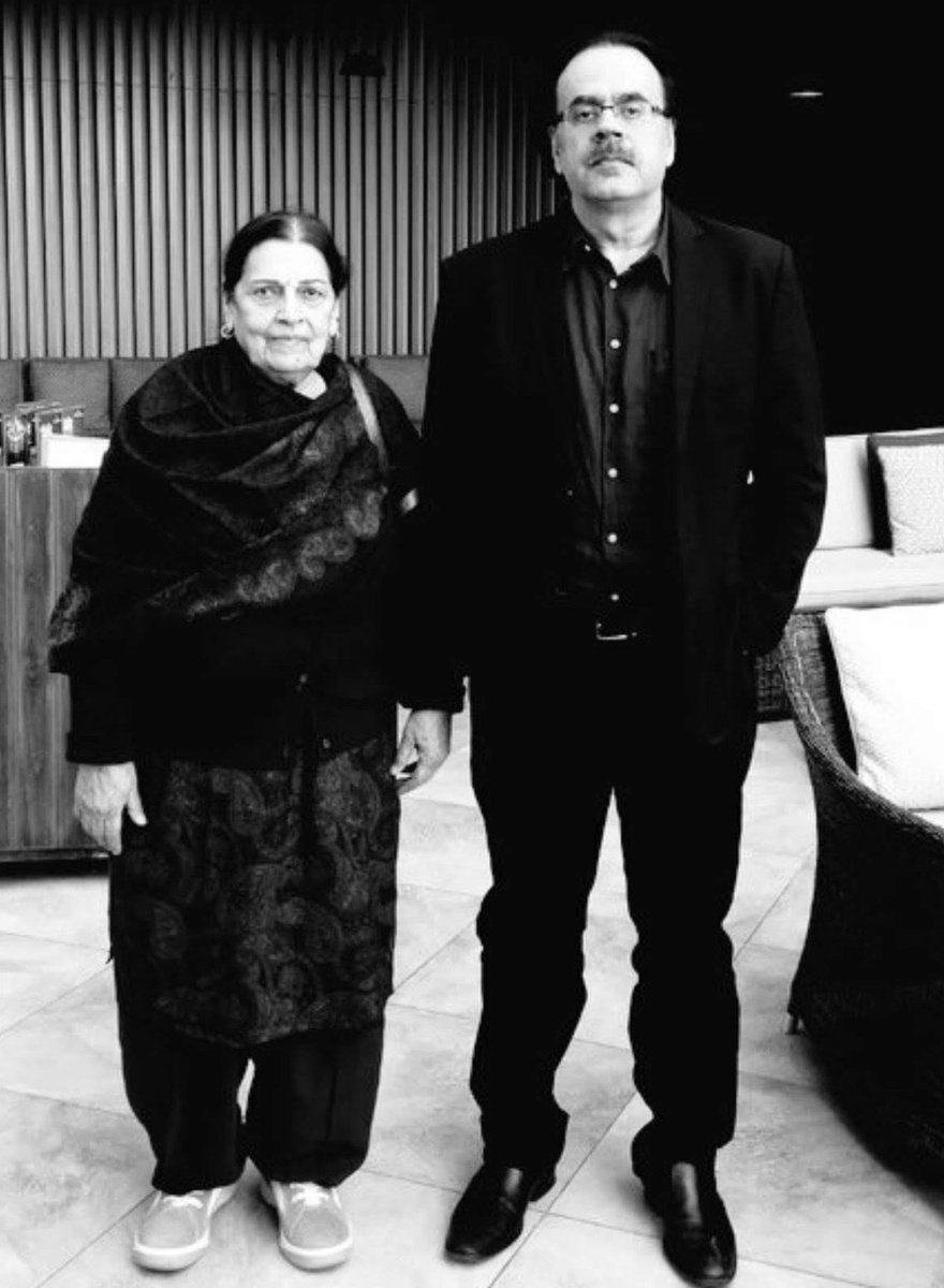 السلام علیکم سر آپ کو ماؤں کا عالمی دن بہت مبارک ہو اللہ تعالیٰ آپ کی جنت کو ہمیشہ اپنی حفظ و امان میں رکھے صحت وتندرستی کے ساتھ لمبی زندگی عطا فرمائے آمین ثم آمین یا رب العالمین 🤲 والدہ صاحبہ کو سلام اور ڈھیروں دعائیں ♥️ @Shahidmasooddr