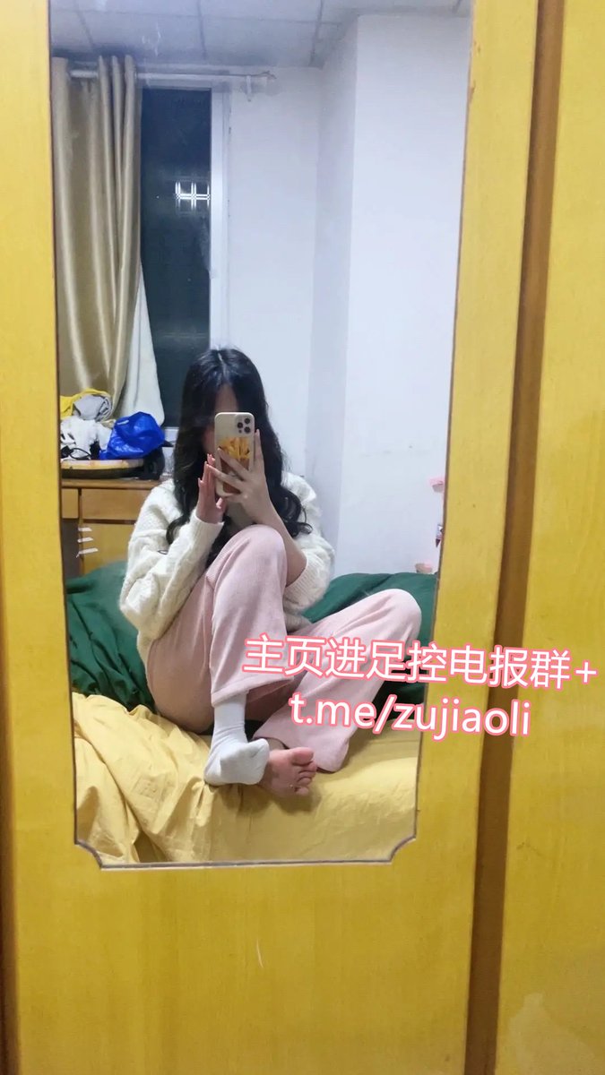 RobertaRow1540's tweet photo. 👌🤮  抖音主播足交，快手主播足交，芃芃大人足交，稀有足交视频大全，点头像主页进足控群
 #足交 #足交视频 #足控 #恋足 #丝足 #玉足  #白丝 #黑丝 #肉丝 #裸足 #舔脚 #sasa #酱mikic https://t.co/BR3Fzmc5K7