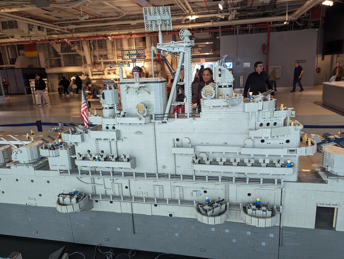 LEGO USS Intrepid Aircraft Carrier with 250,000 Pieces

Created by Ed Diment
On display at @IntrepidMuseum in New York City