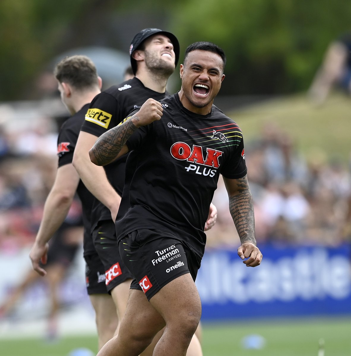 As one of the game’s best impact forwards from the bench, Spencer Leniu was a huge part of Penrith’s premiership success. However, his debut game for the Roosters couldn’t have been any worse... PANTHERS EXPORTS ▶️ bit.ly/3JV24Wr