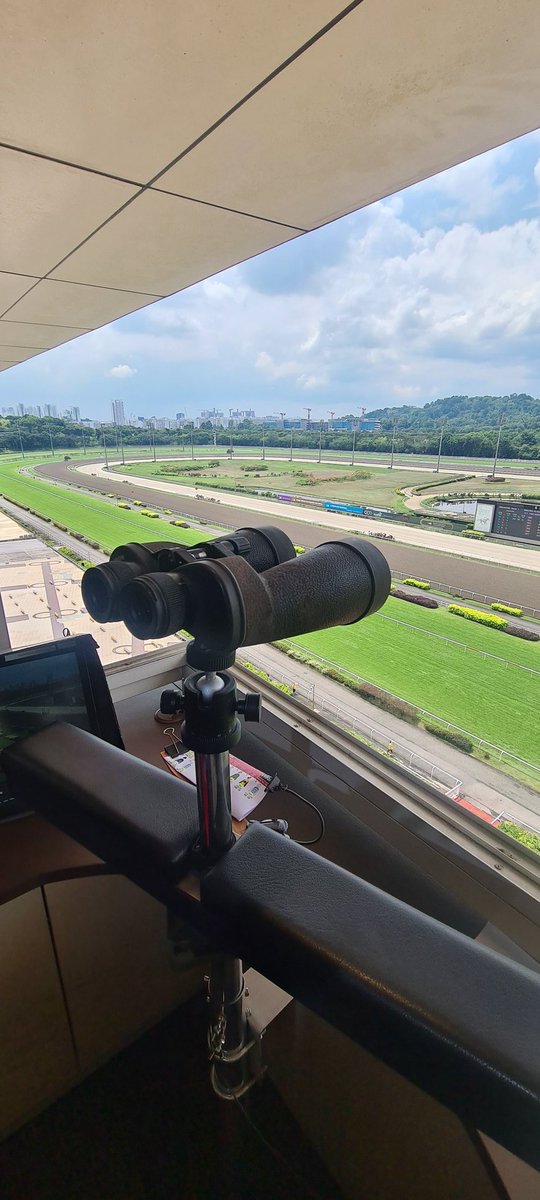 Settled in for 10 races here at Kranji. Goodluck if you are tuning in 🇸🇬🏇💨