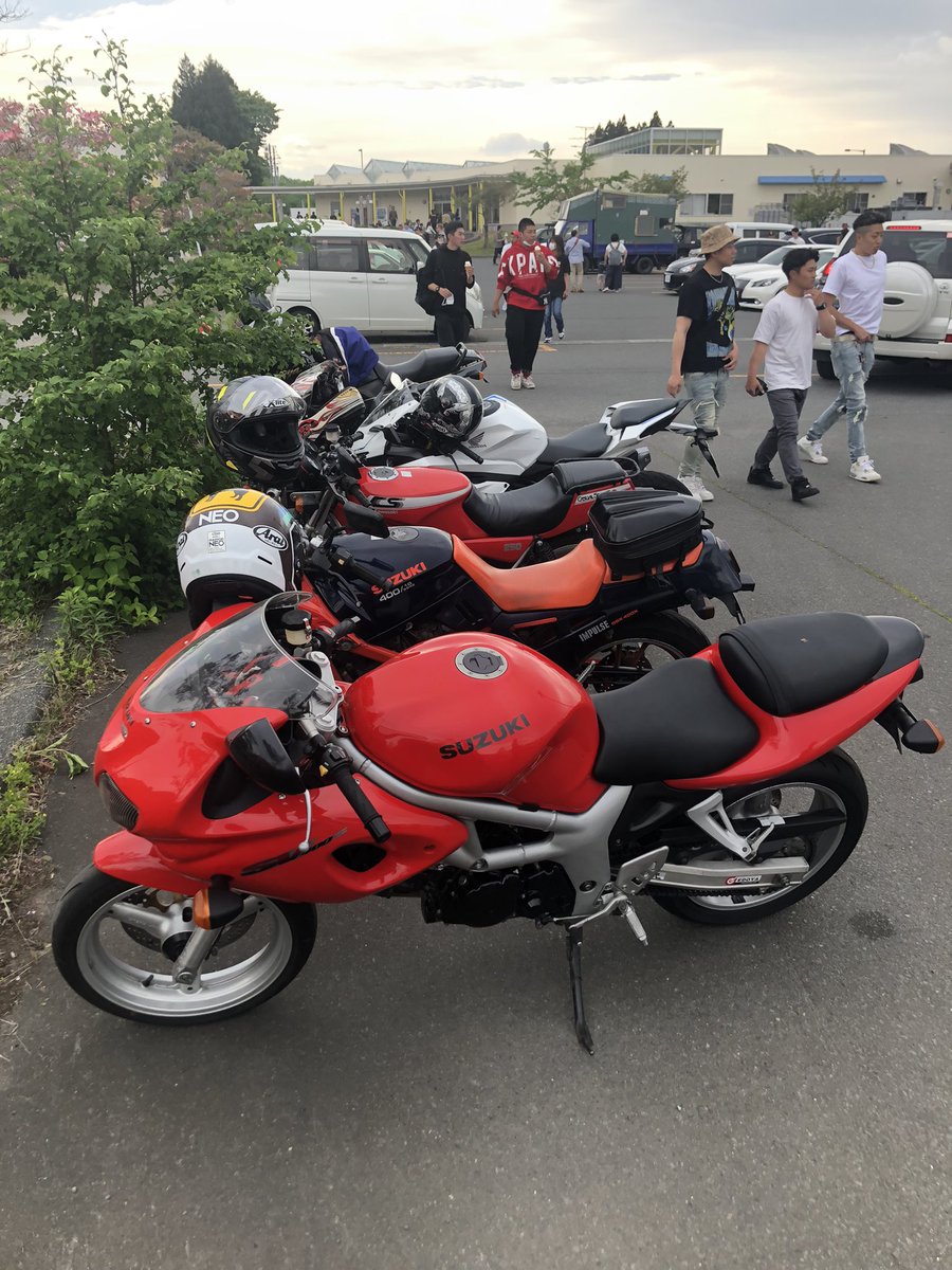 Benet_go2hell's tweet photo. ラーメン待ってる間におじさんホイホイさせるイベント
#とわだcars&coffe
#cs250
#CBR250RR
#gsx400x
#インパルス
#sv400s https://t.co/9TLVtAOGzf