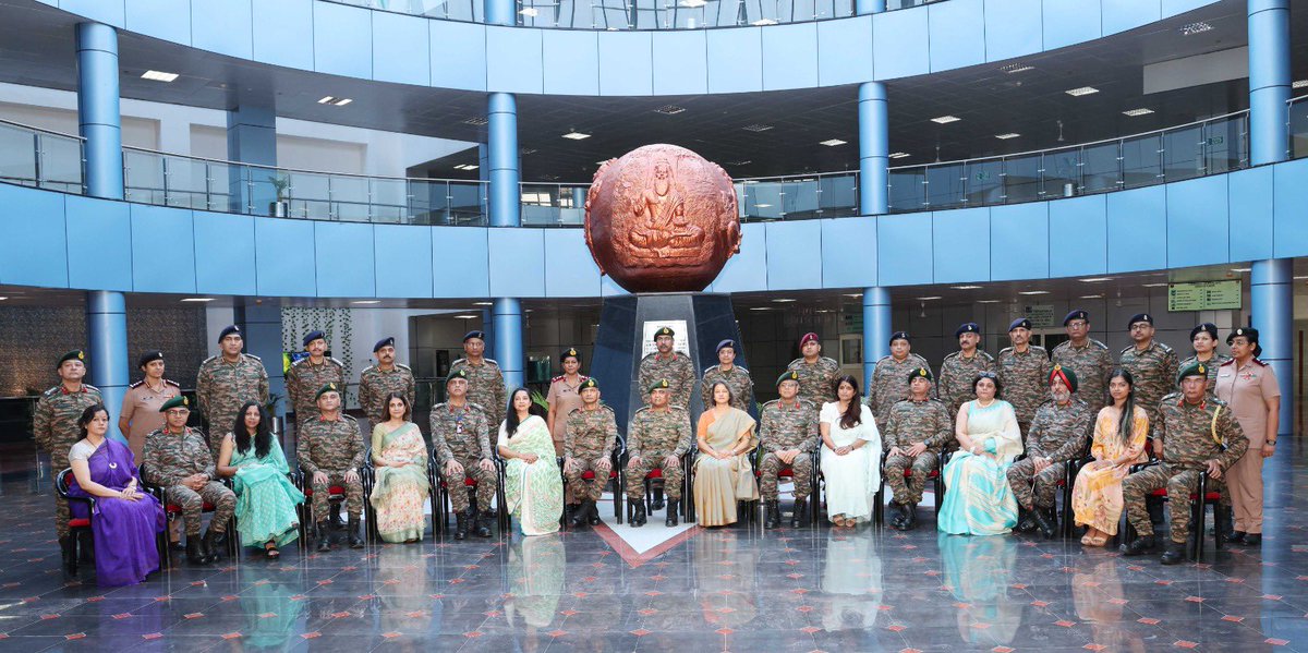#WeCare
General Manoj Pande, #COAS and Mrs Archana Pande, President #AWWA visited the #CommandHospital #Udhampur. They appreciated the improved health services and wished the patients speedy recovery.  
#AWWA