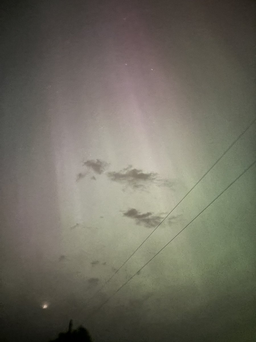 UsedForWX's tweet image. I did it. I found northern lights!