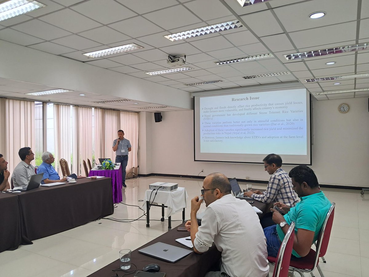 The last 2 days of #SANDEE #SummerSchool are being dedicated in presentation of participants' research concept notes. The participants are implementing the theories and methods learnt to create a research proposal related to #environmental and #NaturalResourceEconomics.