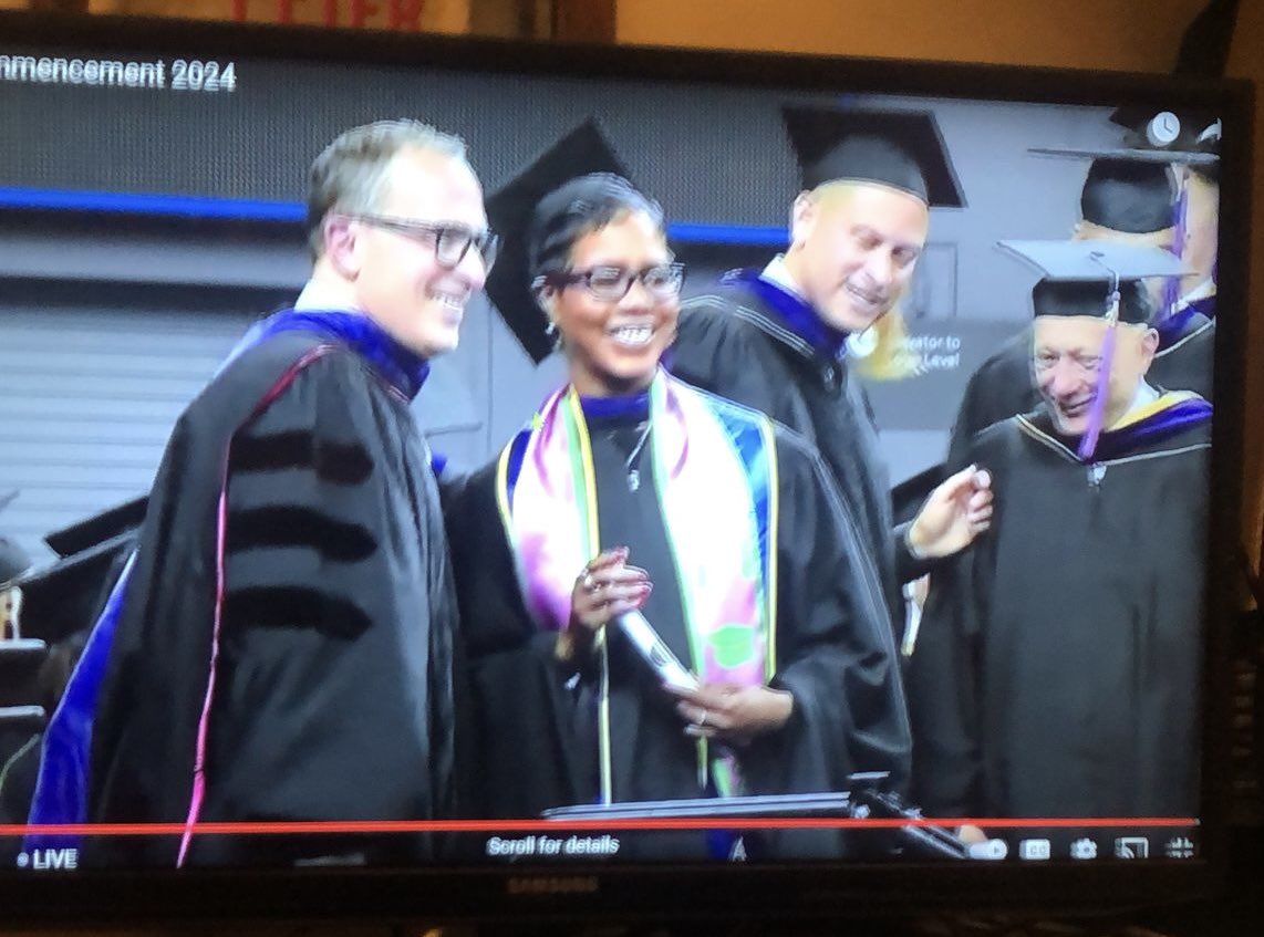 ValStyle's tweet image. She is Her, Her is ME 🎓💙⚖️💛🐻