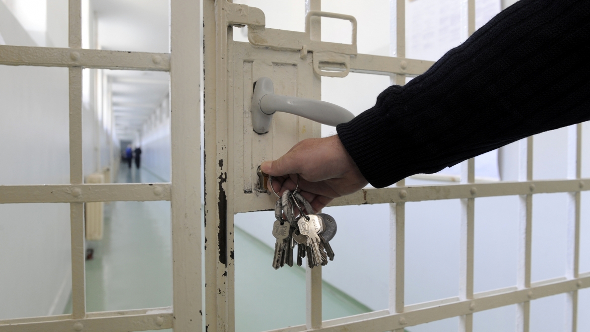 'On fait trop peu pour préparer les détenus à l’après': des experts dénoncent le manque d'aide et de moyens pour la réinsertion des prisonniers rtl.be/actu/vos-temoi…