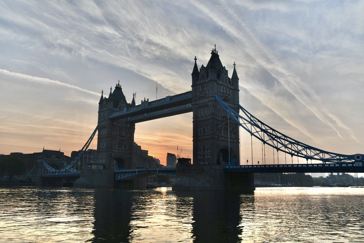 📷 Tower Bridge at sunrise 🌇 #London