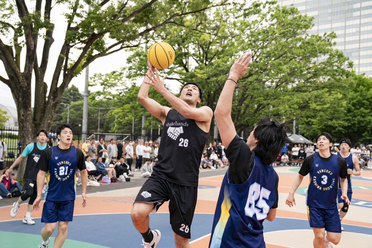ALLDAYMAG's tweet photo. ALLDAY 2024 SPRING 
Day2 CourtA Game5
ShakeHands 24🆚19 勉族

#ALLDAY #alldaybasketball #ALLDAY2024SPRING #TOKYO23 #YOYOGIPARKPLAYGROUND #PICKUPPLAYGROUND #SUPPORTEDBYJORDAN https://t.co/FPMOG1pvwP