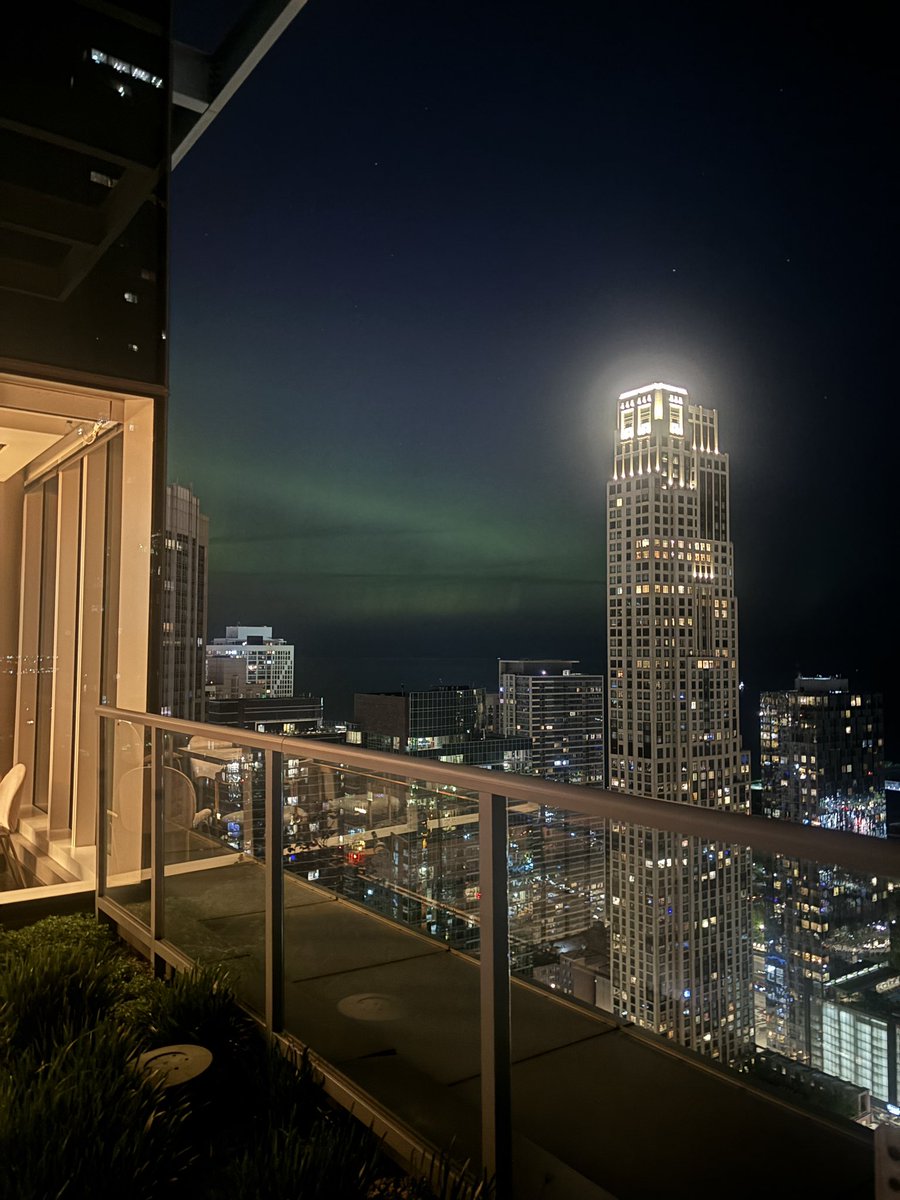 Aurora Borealis in Streeterville, Chicago, 11 May, 2330 hrs.