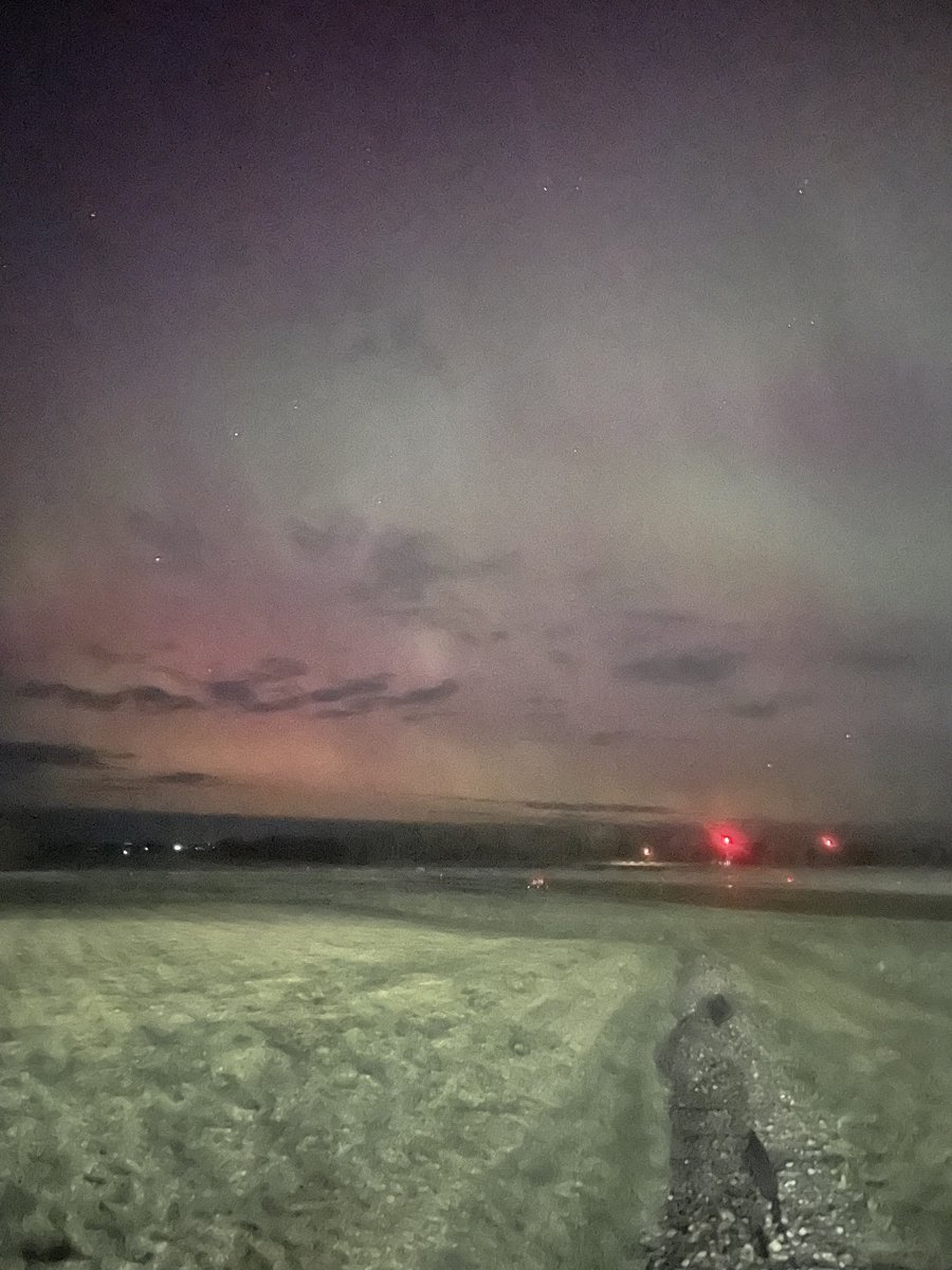 Some aurora visible to the north and west of the office here in Caribou. Are you seeing any where you are? #MEwx #Maine #Auroraborealis