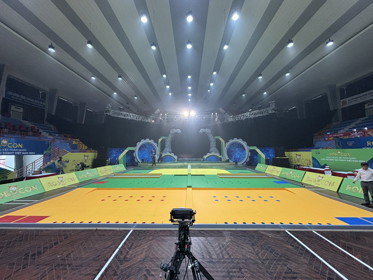 OfficialRobocon's tweet image. 本日はABUロボコン2024のホスト国であるベトナムの国内大会です。

現地時間の20時から
日本時間の22時から

YouTubeでライブ配信もあります。
youtube.com/@nhhvtv?featur…

ベスト8の試合が行われます。

ABU常連ラクホン大学やフンゲン大学、シャオドウ大学が出場します！

#robocon #ロボコン