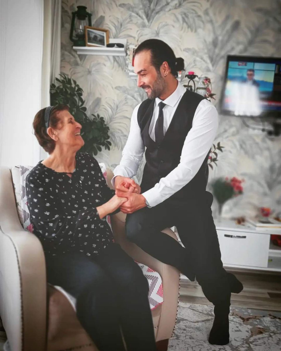 Başda annem olmak üzere tüm annelerin anneler gününü kutluyorum 🥰