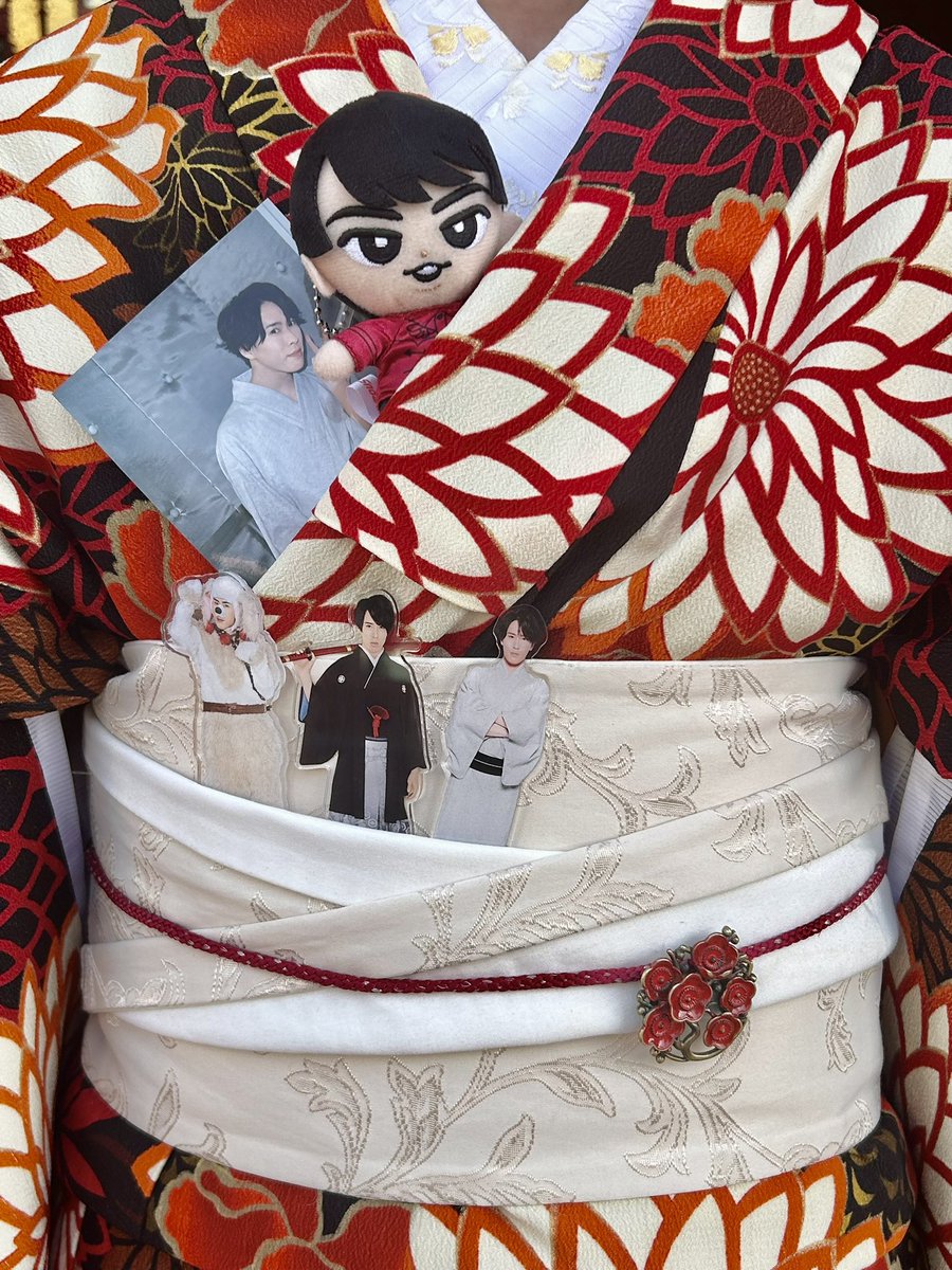 涼太色のお着物着て京都観光してきた♥️
2枚目の帯のところにアクスタ、3枚目の衿のところにチルぬい挟んでるの気付いた人は天才ჱ̒  ｰ̀֊ｰ́ )