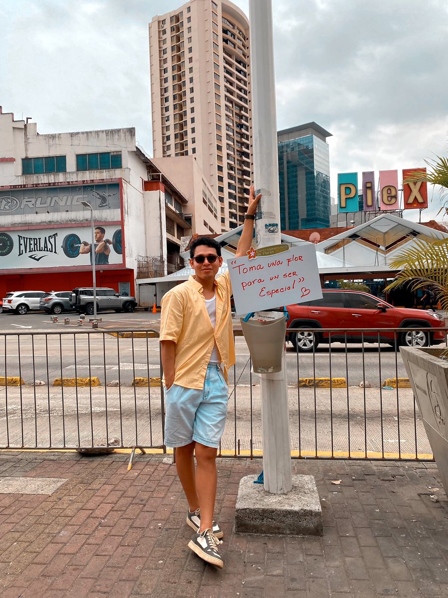 MelvinBravo15's tweet image. 💐 Me quede con los momentos felices que ocurrieron aquí ayer 🌹♥️ #vlogs #blogger #createcontent #flowers #nurselife #trend #photography #panama