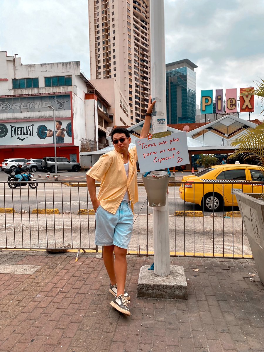 MelvinBravo15's tweet image. 💐 Me quede con los momentos felices que ocurrieron aquí ayer 🌹♥️ #vlogs #blogger #createcontent #flowers #nurselife #trend #photography #panama