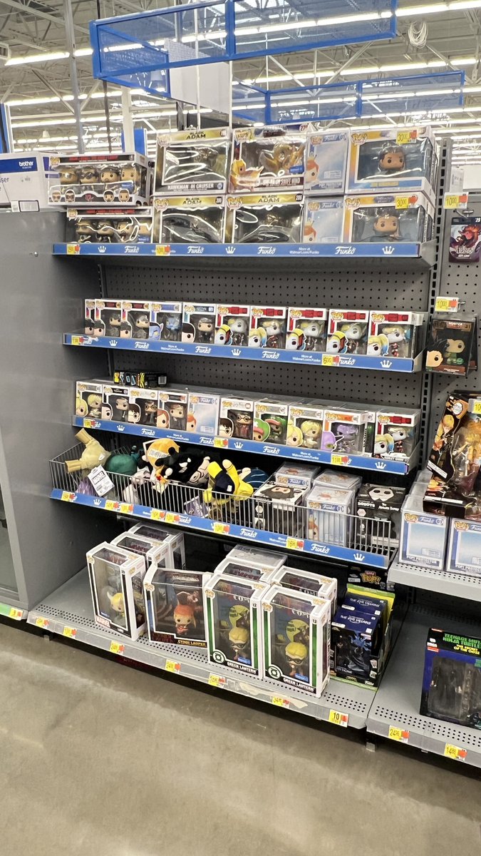 This Walmart near me had maybe the least impressive #FunkoPop section I’ve seen (at least they were neat!). #Funko #Pops #Collectibles @DisTrackers @funkofinderz @FunkoPOPsNews @pop_holmes