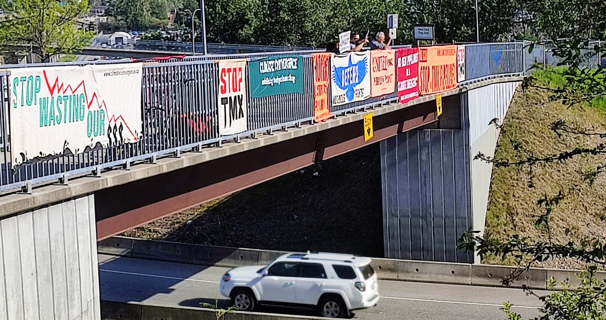 Emergency banner drop action May 8 @ 22nd Street station #NewWest to demand #StopTMX  pipeline! Enthusiastic support from passers by - Trudeau cancel TMX Now! People & planet before pipelines!  #ClimateJustice #vanpoli #bcpoli #cdnpoli #SystemChangeNotClimateChange #ClimateAction