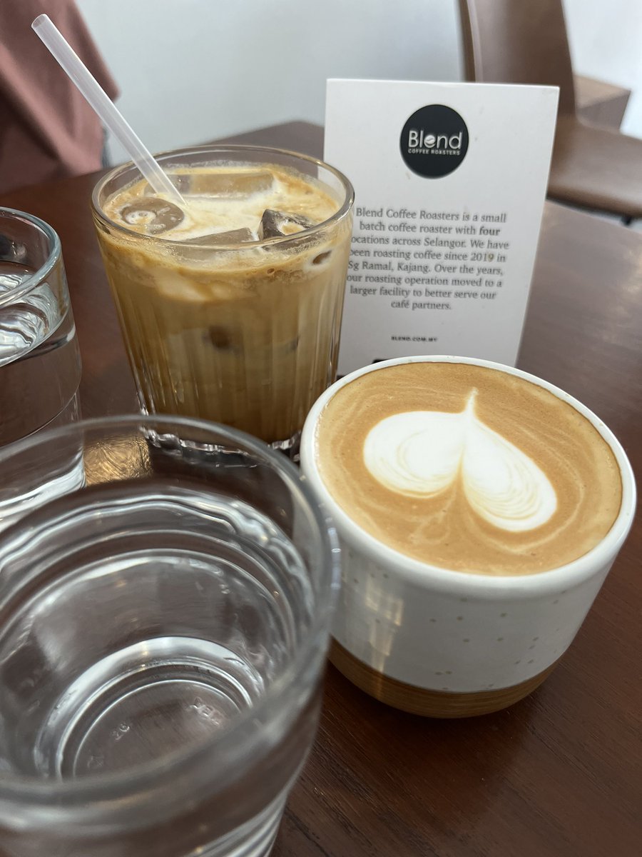 cikly82's tweet image. Dah janji dengan @aizuddinmanap  nak pergi kedai kopi baru dia.. Blend Coffee Roaster di Sg Ramal.. best tempat ni gais kalau nak spend masa baca buku ke wat keje atau meeting place. Dulu kecik je kedai ni zaman PKP.