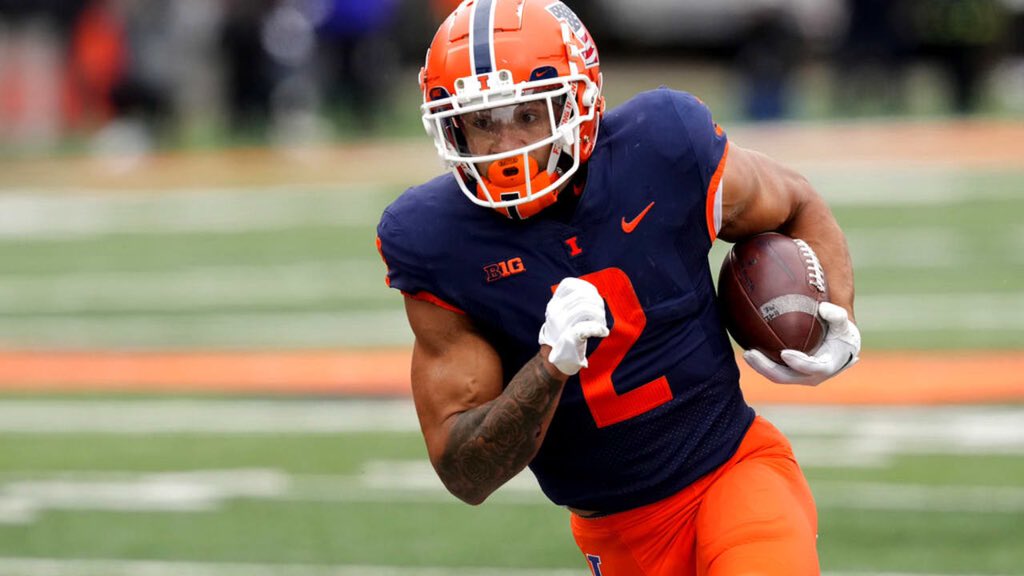 After a great conversation with <a href="/wardth09/">Coach Ward</a> I’m blessed to receive my first offer from <a href="/IlliniFootball/">Illinois Football</a>  AGTG! <a href="/EzeObiora2/">Coach Eze Obiora 🇳🇬</a> <a href="/RussMann09/">Russ Mann</a> <a href="/RBcoach_Allen/">Aaron Allen</a>