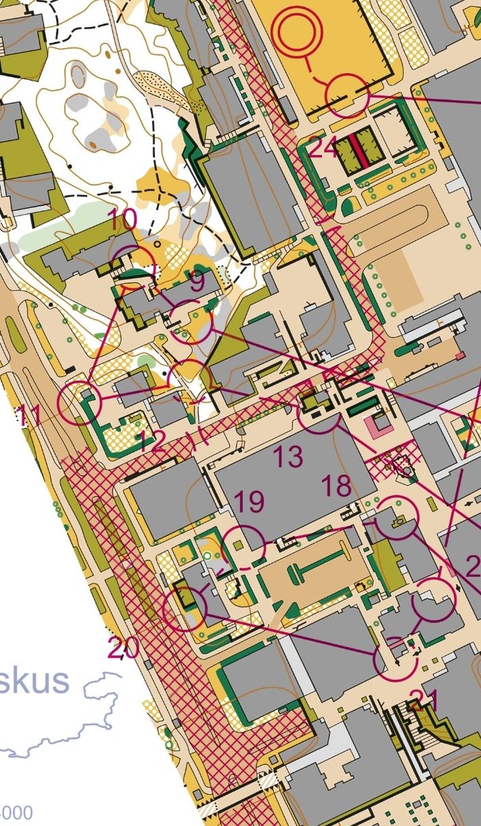 Kiintoisa yksityiskohta SM-sprintin järjestelyistä. Karsinnan karttoja ei kerätty pois, vaikka kartan alueella esim. M21:lla 10 rastia + viimeinen. Kartassa kuitenkin lukuisia muutoksia kilpailujen välillä. Sama idea toimisi minusta hyvin myös 2 kisan kansallisissa.