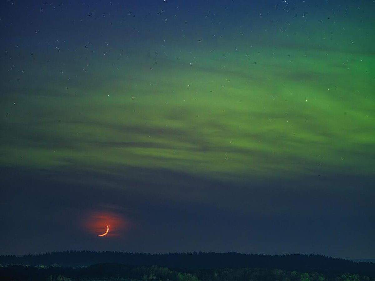 Enjoy #OurEarthPorn! (Steal This Hashtag for your own and join the community of Nature Addicts! ) A red crescent moon just before setting in the night sky from yesterday's aurora event in southern Germany [OC] [5000x3750] Photo Credit: tegucigalpa1337 .