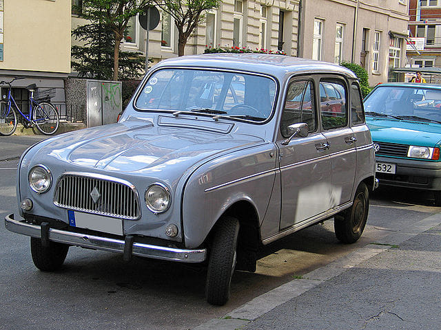 La Renault 4 è un'autovettura prodotta dalla casa automobilistica francese Renault dal 1961 al 1992.