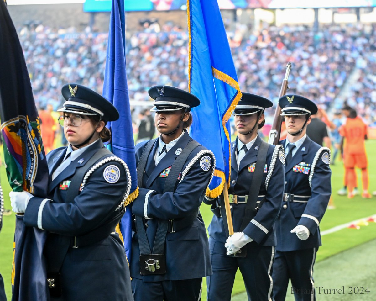 Great job by @wash_kc AF JROTC presenting the colors at @cmpark tonight! @kckschools