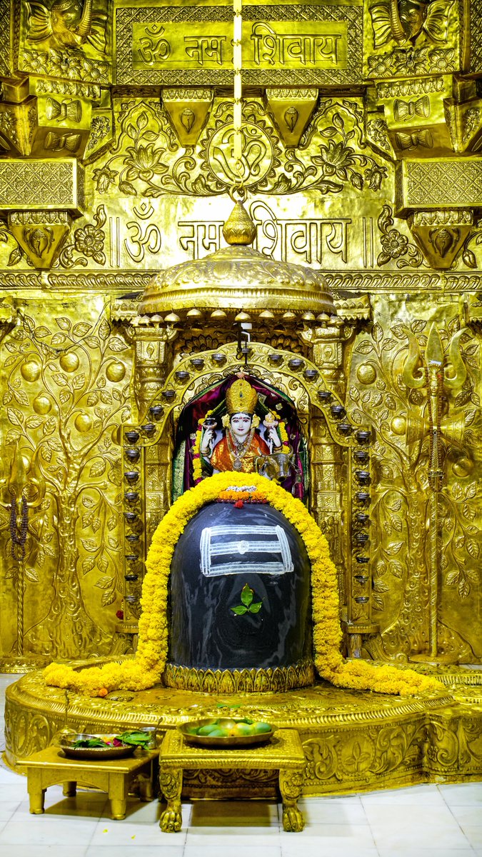 श्री सोमनाथ महादेव मंदिर,
प्रथम ज्योतिर्लिंग - गुजरात (सौराष्ट्र)
दिनांकः 12 मई 2024, वैशाख शुक्ल पंचमी - रविवार
प्राण प्रतिष्ठा धन्यक्षण श्रृंगार
05242622
#mahadeva
#SomnathTempleOfficial