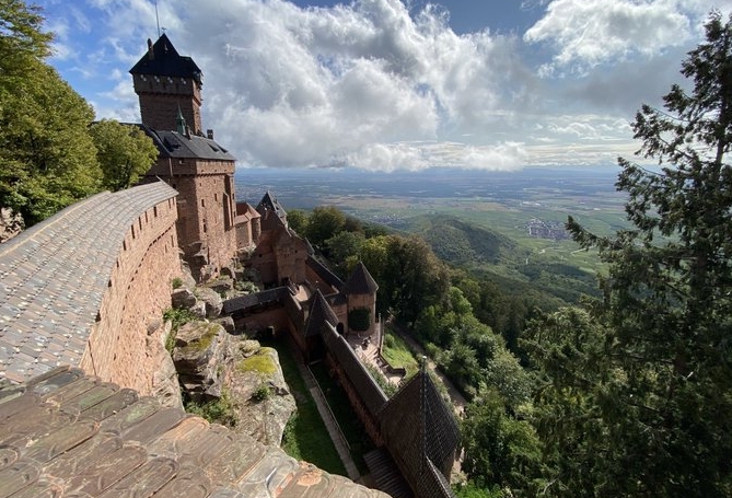 Superbe vue sur le #Château du Haut-Koenigsbourg merci @TerribleSword L'#Alsace est belle faisons le savoir. #BaladeSympa #MagnifiqueFrance