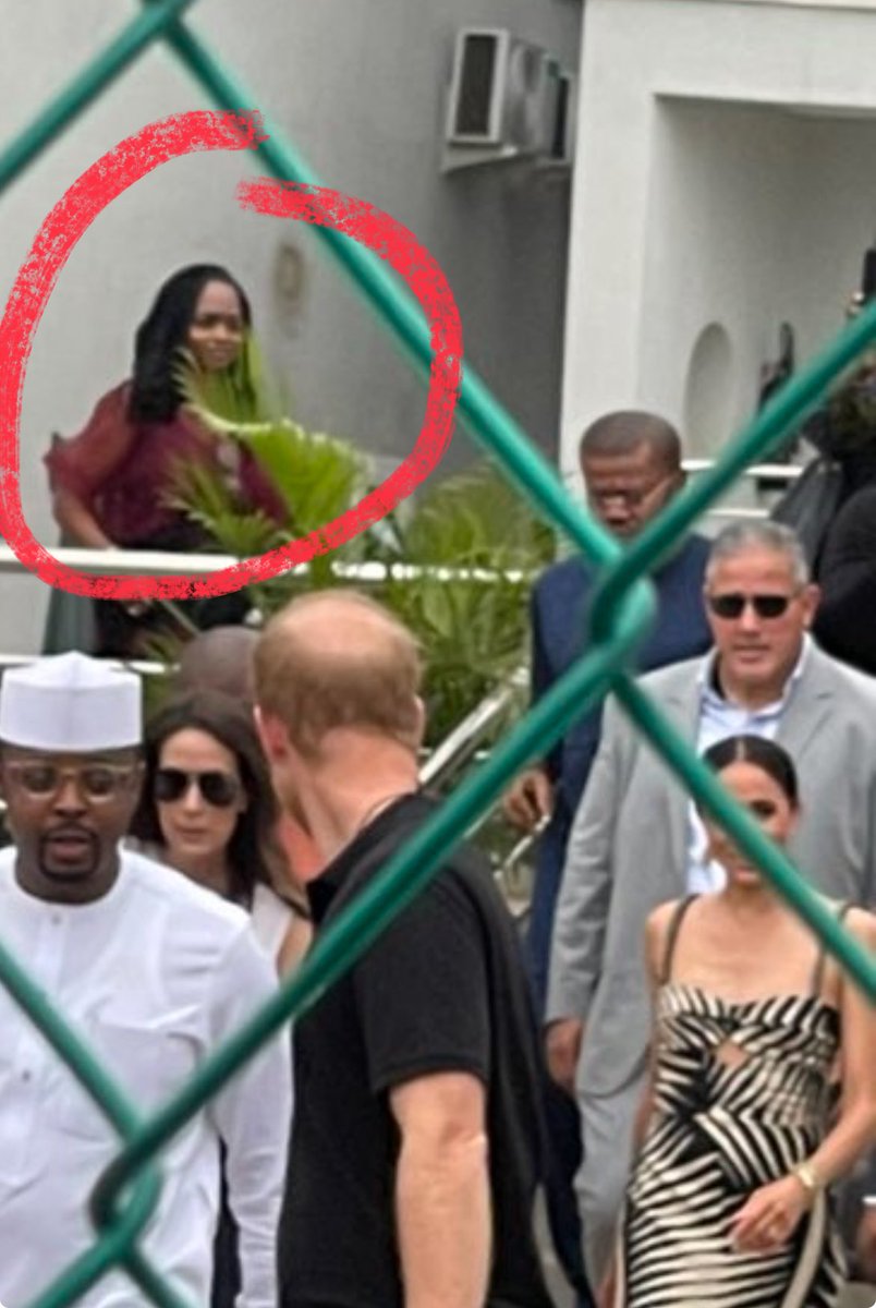 Her face says it all…
#MeghanMarkleEXPOSED #MeghanandHarryinNigeria #MeghanAndHarryAreAJoke #NotRoyals #MeghanMarkleGlobalLaughingStock #meghanmarklehasnomannersnoclass #MeghanMarkleIsAGrifter #MeghanMarkleIsABully #DuchessOfSausages #Unsussexfull