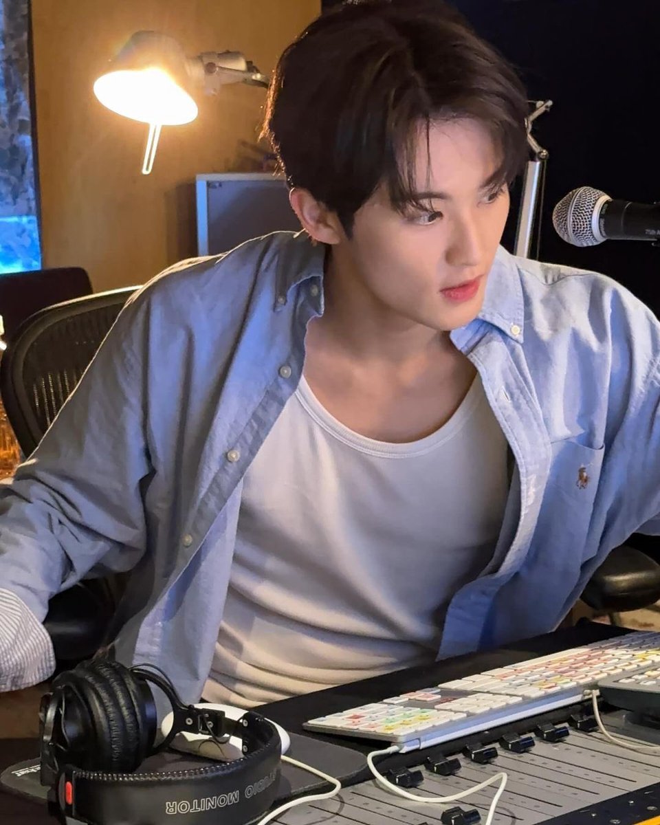 mark producer boy looks so fk handsome 🤯 i can’t wait for listen to your song