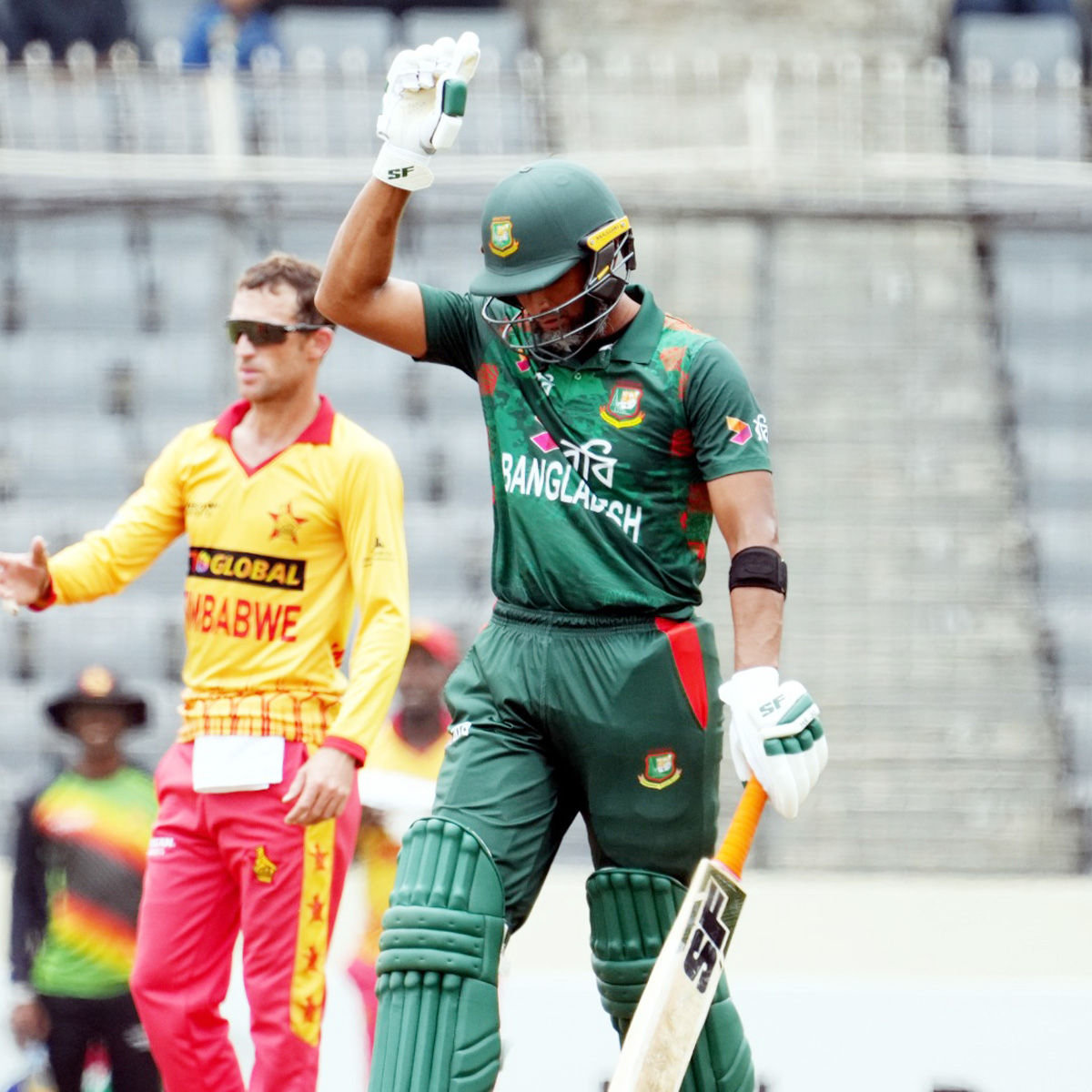 Mahmudullah Riad achieves his 8th T20i fifty in style at the SBNCS, Mirpur.🌟🏏 #BANvZIM #BCB #Cricket