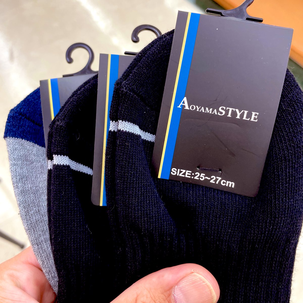 Vポイントストア限定来てたんで、洋服の青山でくるぶし靴下3つ230円くらいで購入できました(  ｰ̀дｰ́ )وﾌｶﾞｰ
