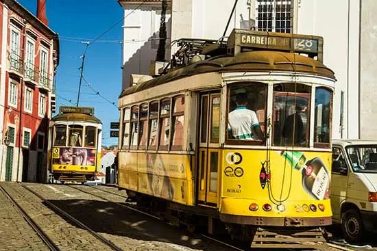 Pour visiter #Lisbonne en famille, découvrez les plus belles choses à faire et voir, où dormir
#Lisbonneenfamille #VisiterLisbonne #VisitLisbon #Voyageenfamille 
buff.ly/3ppwR7h