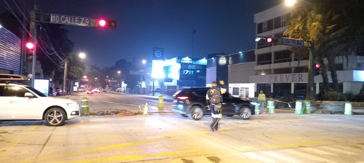 Precaución por trabajos municipales nocturnos en 6 avenida 10 calle zona 9, que son de fundición y canalización para la instalación a futuro de semáforos.

🟢 PMT y EMETRA, autoridad y servicio, por la vida de los vecinos
