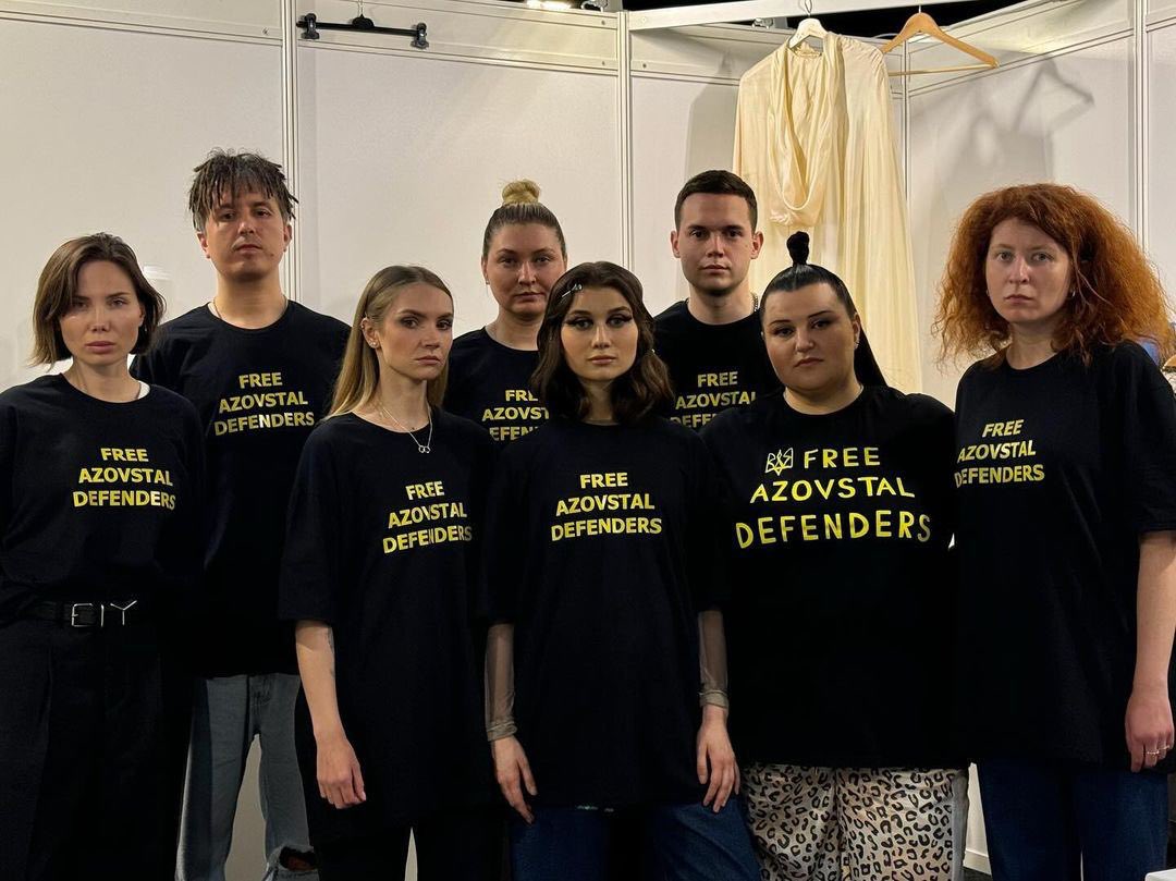 Representatives of Ukraine at the #Eurovision wore #FreeAzovstalDefenders T-shirts. 💔 That's how they reminded about the prisoners of war defenders of #Mariupol.
