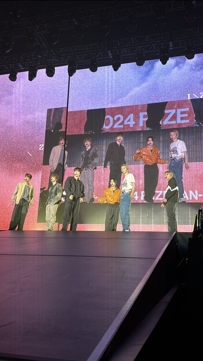 RIIZING DAY IN TOKYO 🧡Day2🧡

リハーサル、サウンドチェックも終わり、
いよいよ本番です⚡️
皆様お待ちしております！

#RIIZE #라이즈 
#RISEandREALIZE
#RIIZE_FANCON
#RIIZINGDAY #RIIZINGDAY_in_TOKYO