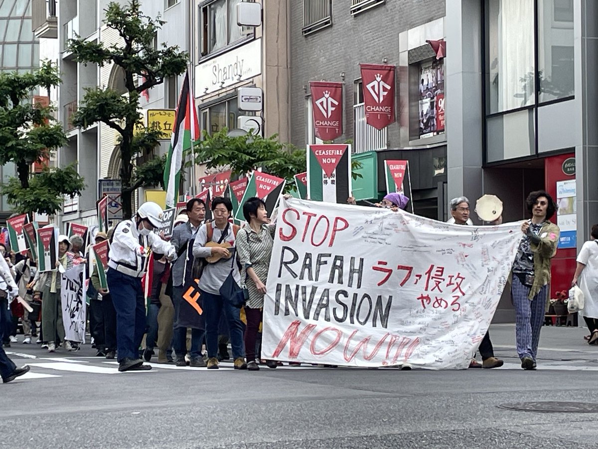 🚨🇯🇵🇵🇸 Japanese residents of Hiroshima STAND WITH GAZA against ISRAEL'S RAFAH INVASION.