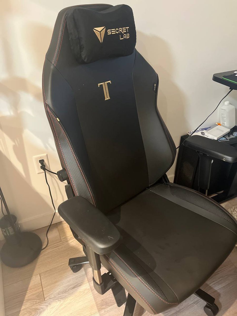 New chair? Why not #Secretlab