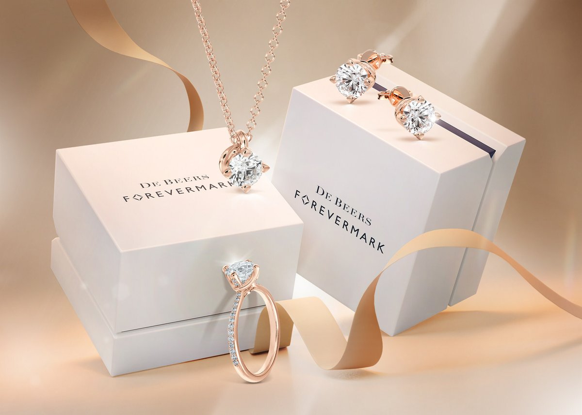 The Stunning Forevermark Setting Collection from De Beers Forevermark luxurylifestyle.com/headlines/the-… #jewelry #goldjewelry #designerjewelry #luxuryjewelry