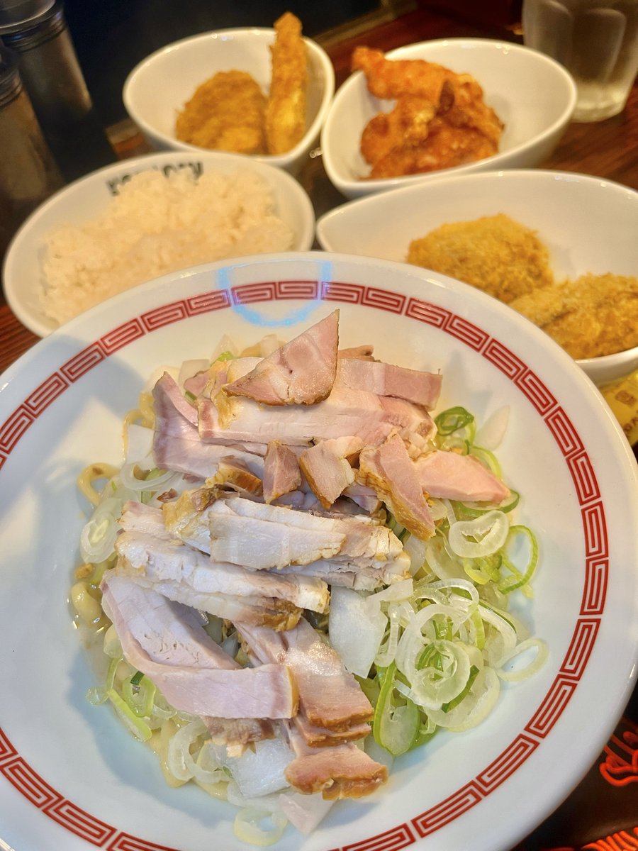 ラーメン祭で大変お世話になりました らあめん元さん🍜︎💕︎ 松坂牛脂が香るガーリックまぜそばが絶品でした…❣️ 繊細な旨みもガツンとしたこってり感も味わえる…こういうのが良いんだよ！って唸ってしまうお味です✨️…