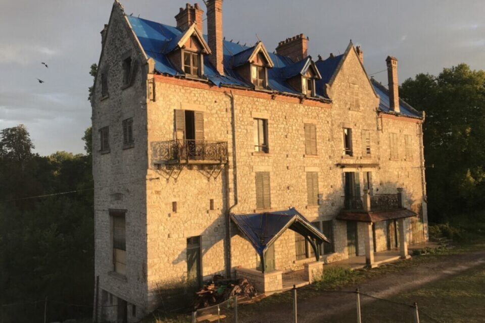 Seine-et-Marne : plongez en vidéo dans les coulisses de l'incroyable restauration du manoir Carnot actu.fr/ile-de-france/…