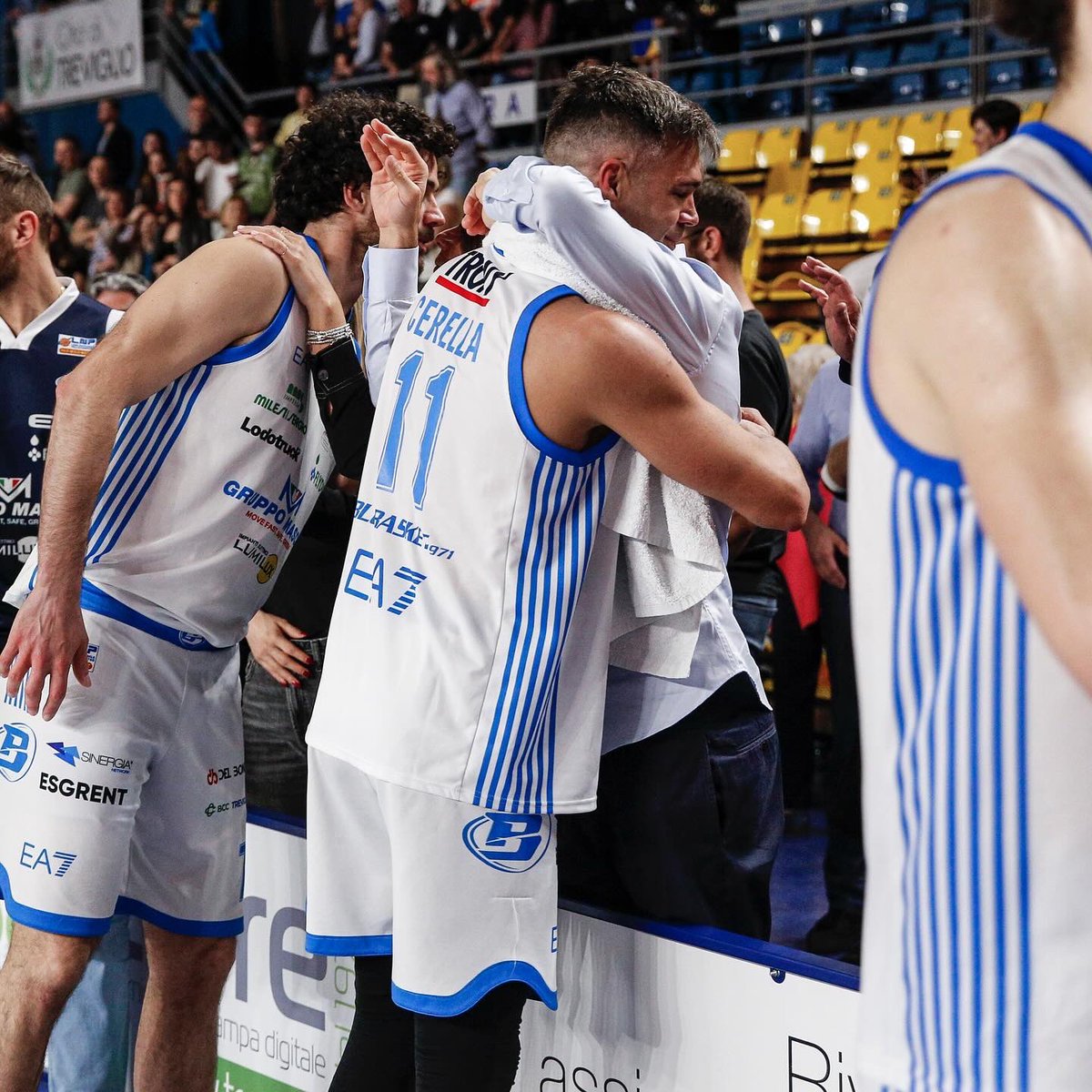 BrunoCerella's tweet photo. Il bello che mi porterò con me per sempre!! Le persone che ho incontrato ed hanno dato luce alla mia vita e carriera sportiva… 💙🫂 https://t.co/5w4rYtBlrS