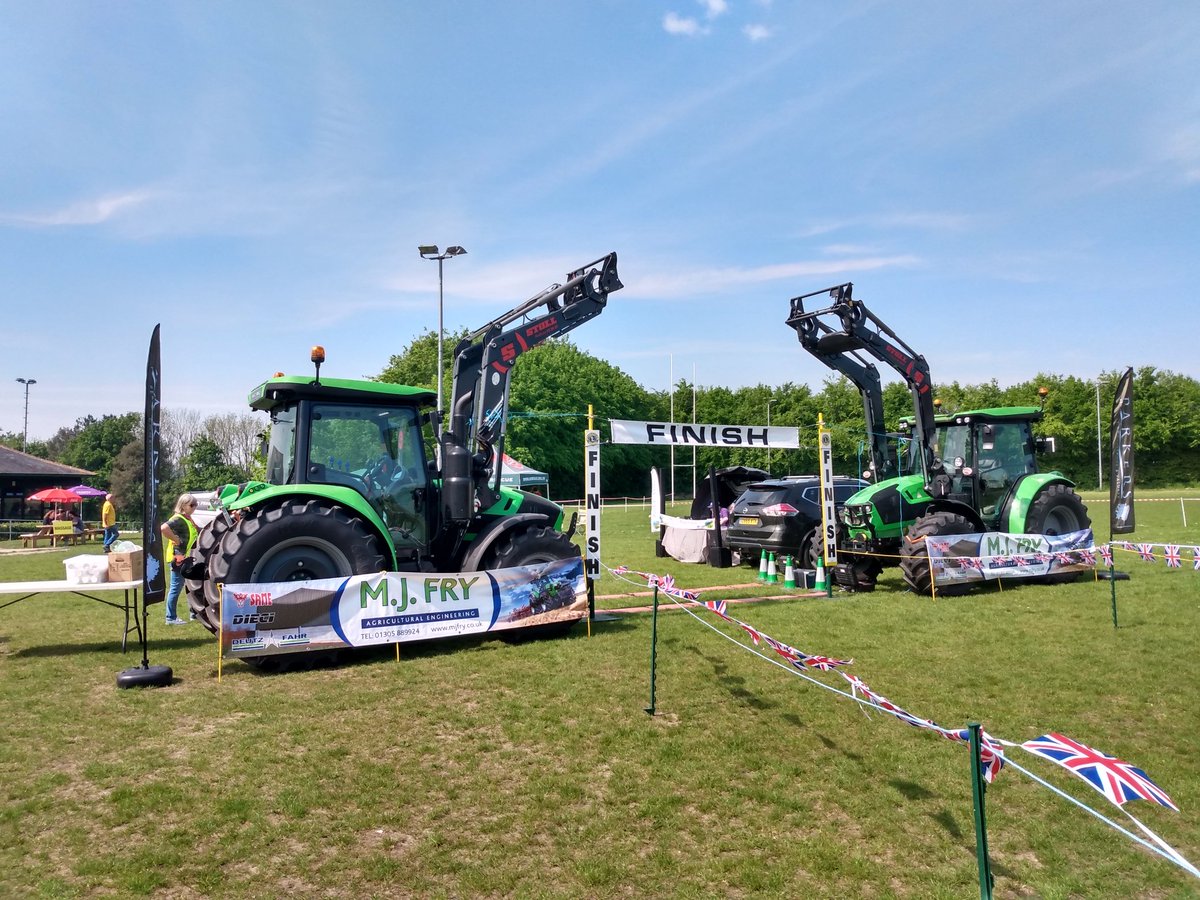 Just played a gig for the runners on the course of the Hardy Half marathon. Tractors on the finish line is proper Dorset #Tractor #Dorset