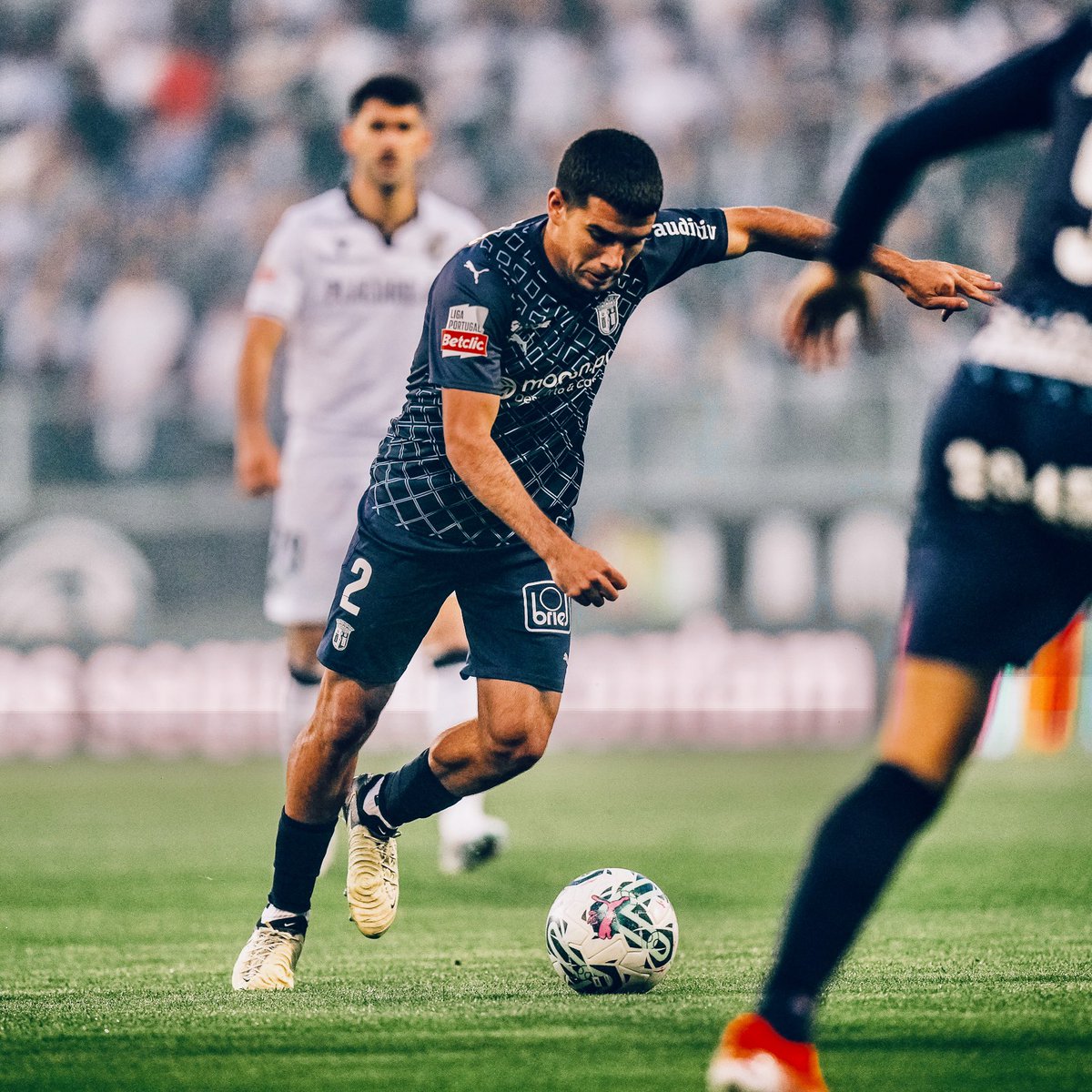 📈 Top 3: Within reach!

🔑 Key victory for <a href="/victorgperea2/">Victor Gomez</a>'s <a href="/SCBragaOficial/">SC Braga</a> against Vitoria Guimaraes by 2-3, who also adds an assist and now depends on himself to reach the top three in Liga Portugal in the last matchday.