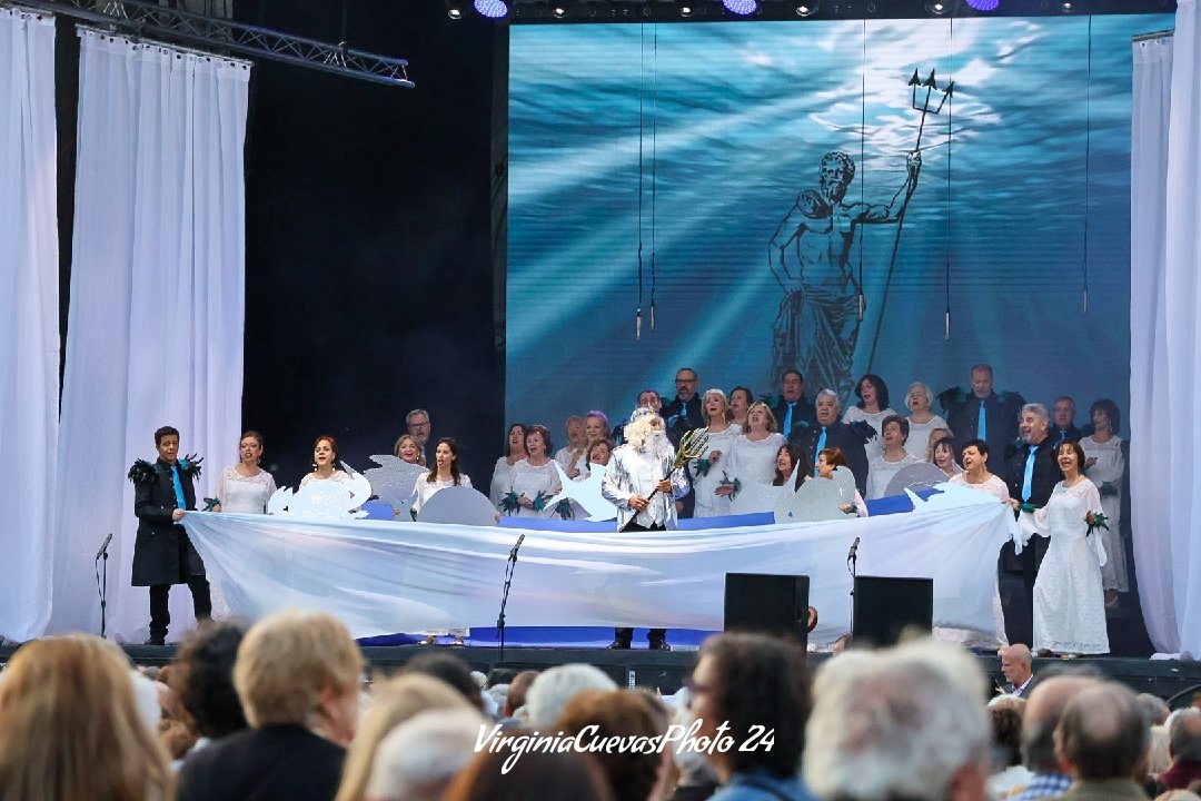 Zarzuela 'Alma de alegoría' ayer en la Plaza Mayor de Valladolid 
(San Pedro Regalado 2024)
@AyuntamientoVLL
@Ohara911
@infoVLL 

#sanpedroregalado2024