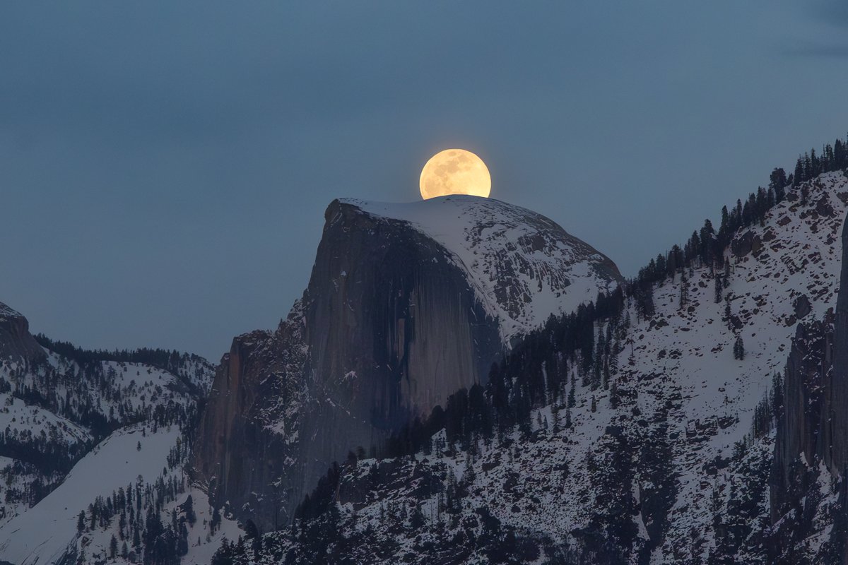 “Moonrise over Half Dome in Yosemite National Park.” 📷 Sony a7 C | 166mm | ƒ/8 | 1/2500s | ISO 5000 👉 Photo by Lexi Negin 📍 Planned with PhotoPills: photopills.com