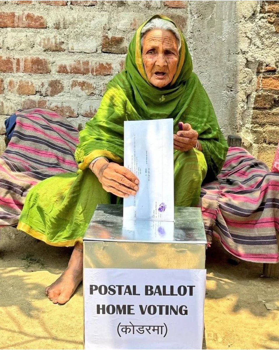 Voting like a boss with a century's worth of wisdom! #YouAreTheOne

होम वोटिंग के तहत, कोडरमा प्रखंड के बागीटांड़ में 103 वर्षीय बुजुर्ग मतदाता दुलारी देवी ने अपने घर पर मतदान किया।

📷 CEO Jharkhand 

#ChunavKaParv #DeshKaGarv #LokSabhaElection2024 #GeneralElections2024